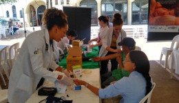 UFGD leva serviços à população na praça Antônio João hoje