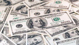 Dólar rompe barreira e pode ir a R$ 5,00 com alívio fiscal