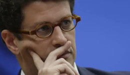 Alvo de investigações, ministro do meio ambiente pede demissão