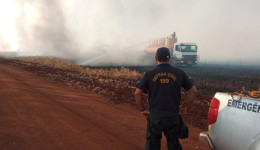 Em ação conjunta Defesa Civil e Corpo de Bombeiros atuam no combate ao incêndio próximo a MS-379