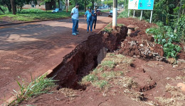 Nova cratera se abre na Av. Presidente Vargas