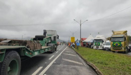 Manifestantes bloqueiam rodovias 