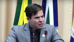 Vereador que foi preso por bater em noiva, deve continuar preso 
