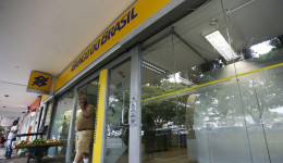 Agências bancárias funcionam para o público até quinta-feira