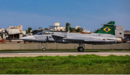 Caças Gripen já voam pelo espaço aéreo brasileiro