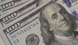 Dólar cai para R$ 4,94 com melhoria no mercado internacional