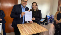 Alan Guedes oficializa Daniela Hall na Assistência Social