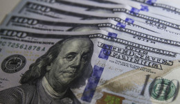 Com terceira queda seguida, dólar fecha o dia cotado a R$ 4,80