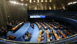 Senado pode votar hoje PEC sobre preço dos combustíveis