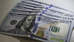 Dólar cai para R$ 5,16 com PIB fraco nos Estados Unidos