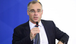Ministro pede vista em casos envolvendo presidente no STF