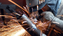 IBGE: produção industrial sobe 0,6% em julho