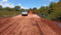 Cemar Arnal comemora entrega de ponte concreto na 5ª Linha