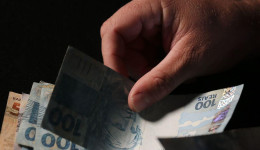 Beneficiários com NIS de final 8 recebem Auxílio Brasil