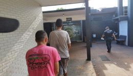 Dois são autuados por tráfico de drogas dentro da prisão