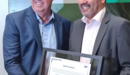 Governador concede elogio funcional inédito a reitor da UEMS
