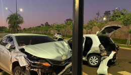 “Racha” em Dourados termina em acidente e com 2 pessoas feridas