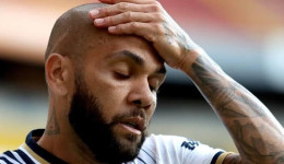 Daniel Alves não paga fiança dentro do prazo e segue preso na Espanha