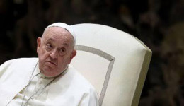 Papa Francisco segue internado e sob cuidados intensivos