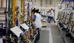 Faturamento da indústria cai 3,5% em agosto, informa CNI