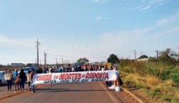 Moradores bloqueiam trecho de rodovia em Dourados e cobram melhorias no trânsito