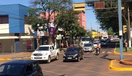 Buzinaço reúne centenas de veículos e Centro perde ‘cara de domingo’
