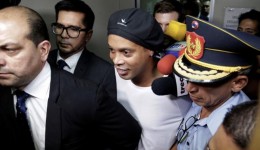Ronaldinho Gaúcho e Assis são detidos no Paraguai quando se preparavam para voltar ao Brasil