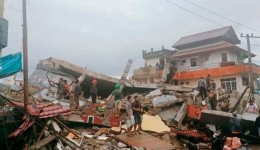 Terremoto causa desabamento de hospital na Indonésia
