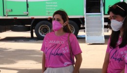 Kely Guedes acompanha atendimento de unidade móvel do Hospital de Amor na praça