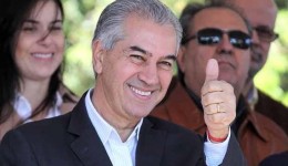 Reinaldo ignora protestos e reajusta pauta fiscal: gasolina ficará R$ 0,18 mais cara em MS
