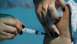 Prefeitura de Dourados amplia vacinação contra covid para idosos com 62 anos ou mais