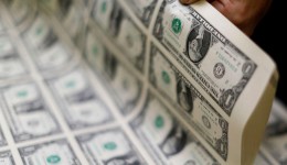 Dólar cai para R$ 5,36 à espera de aumento na taxa Selic