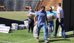 Dourados Atlético Clube entrega 60 cestas básicas para doação