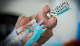Adolescentes a partir dos 16 anos podem se vacinar contra Covid-19