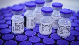Brasil recebe primeiro lote de vacinas contra a covid-19 de 2022