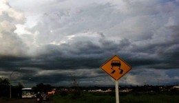 Frente fria avança e aumenta chance de chuva forte em Mato Grosso do Sul