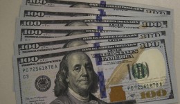 Dólar cai para R$ 4,75 com negociações entre Rússia e Ucrânia