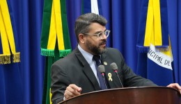 Mauricio Lemes pede troca de aparelhos de ar condicionado da Central do Cidadão
