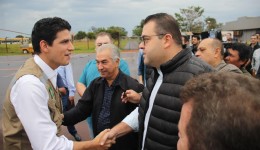 Alan Guedes e governador receberam ministro para vistoria no aeroporto