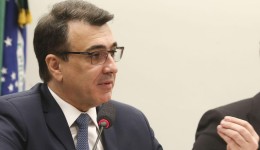 Chanceler brasileiro negocia compra de diesel com Rússia