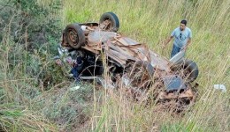 Colisão entre 2 veículos mata mulher na BR-463