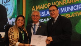 Em Brasília, Sergio Nogueira recebe ‘Medalha Top Legislativo’ com a Lei ‘Amigo da Criança e do Idoso’