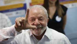 Gasolina pode subir quase R$ 1 já no primeiro dia do futuro governo Lula
