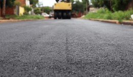 Prefeito Alan Guedes homologa licitação para asfalto e drenagem em Macaúba