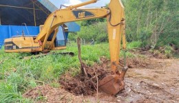 Prefeitura faz limpeza do Córrego Rego D’Água na região do Cachoeirinha