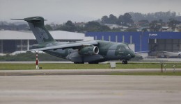 Quinta aeronave da FAB parte de Israel com 215 brasileiros