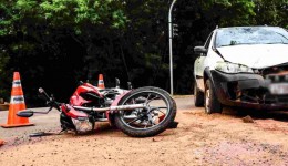 Bebê de 8 meses que seguia com os pais em moto morre após acidente