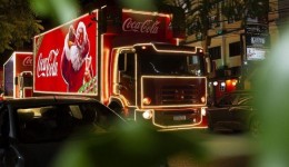 Caravana de Natal da Coca-Cola passa pelo Dourados Brilha nesta sexta